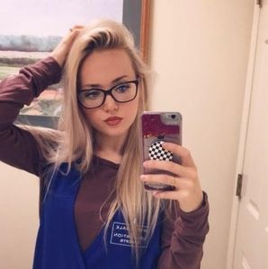 Meet your Posher, Ashley